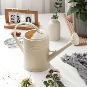 Tennedriv Green lightweight plastic construction for portable indoor plant care.