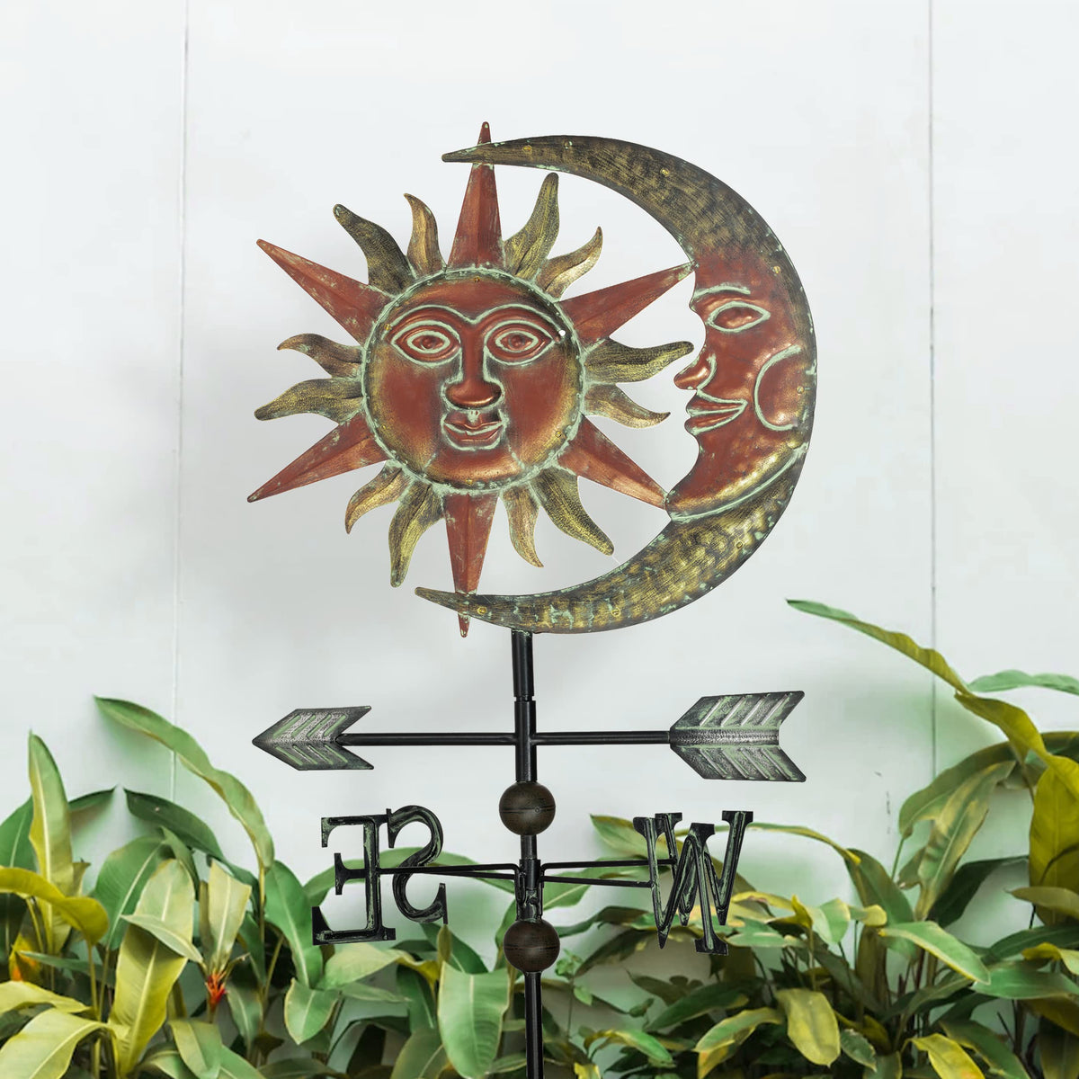 Easy solar-powered lighting with no wiring for hassle-free evenings.