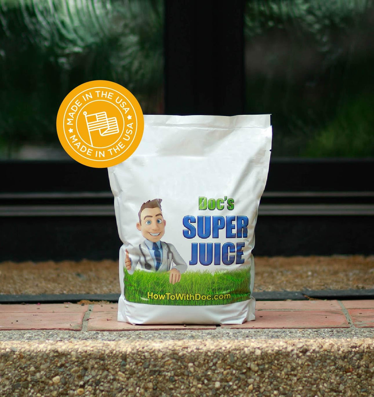The Andersons Super Juice with humic acid and sea kelp for balanced lawn nutrition.