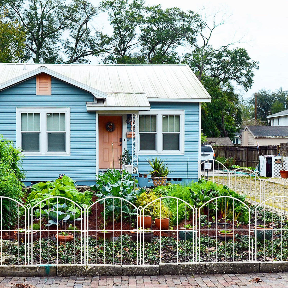 Thrivinest 10-panel system offers flexible garden border options.