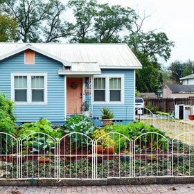 Thrivinest 10-panel system offers flexible garden border options.