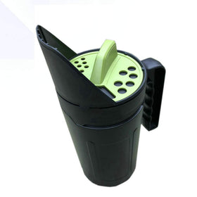 TIPU Hand Spreader demonstrates bayonet lock and easy-fill design.