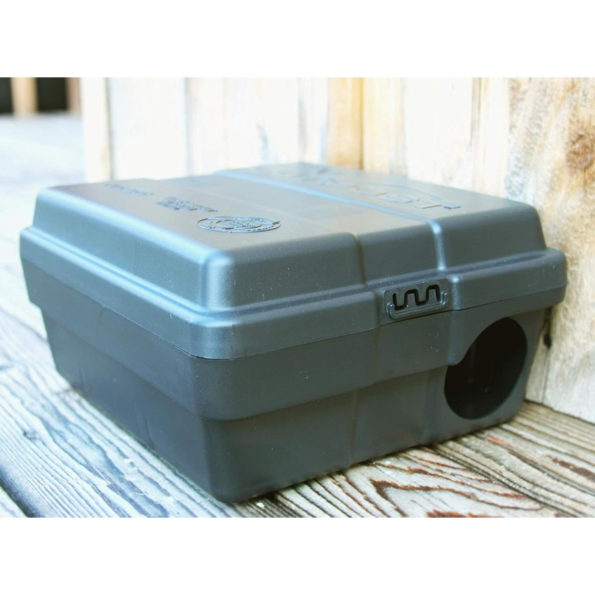 Tomcat Outpost USA-made quality for reliable pest control.