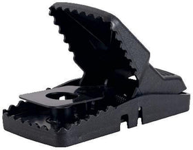 Tomcat Rat Snap Trap easy-to-set in action demonstrating reliable spring mechanism