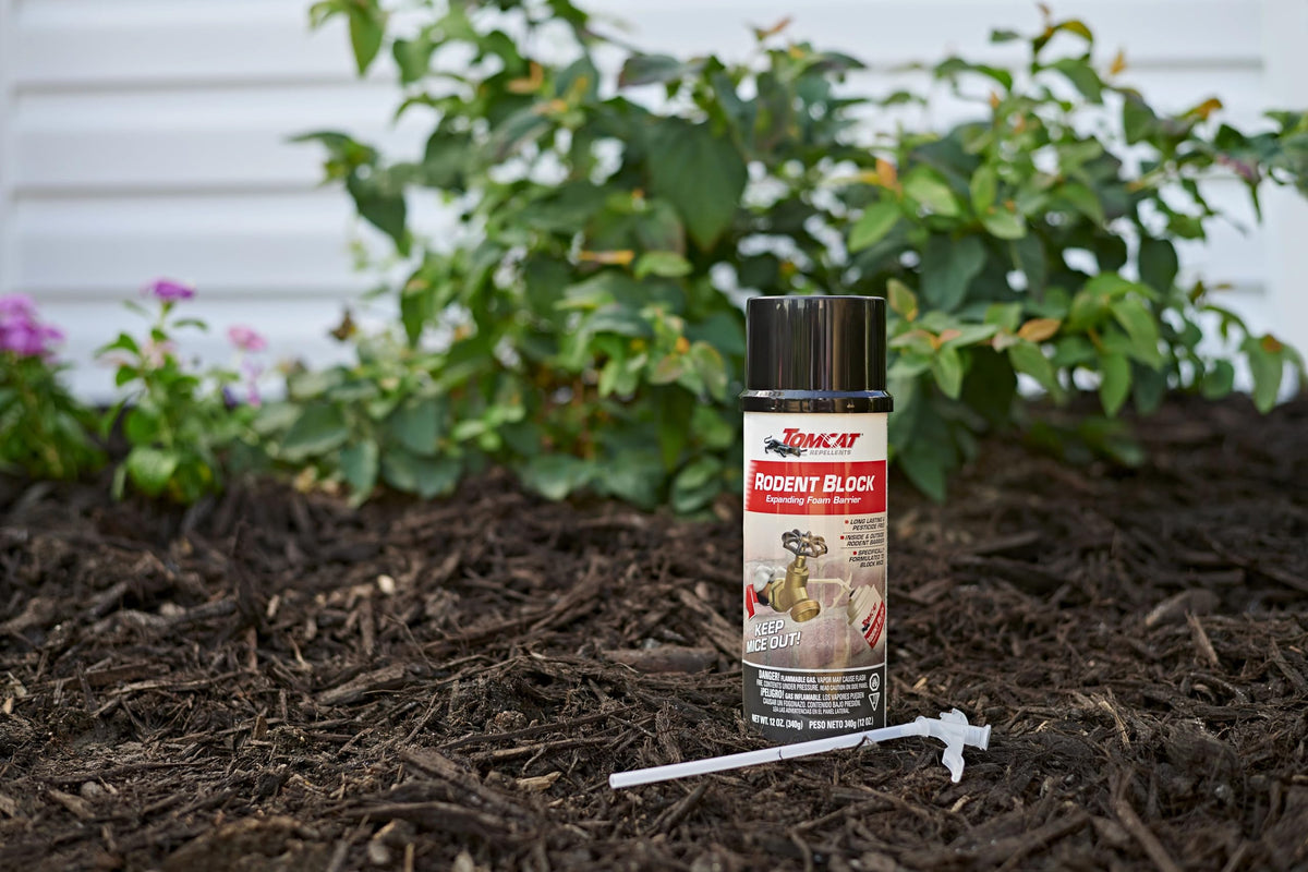 Tomcat Rodent Block forms an airtight, water-resistant bond.