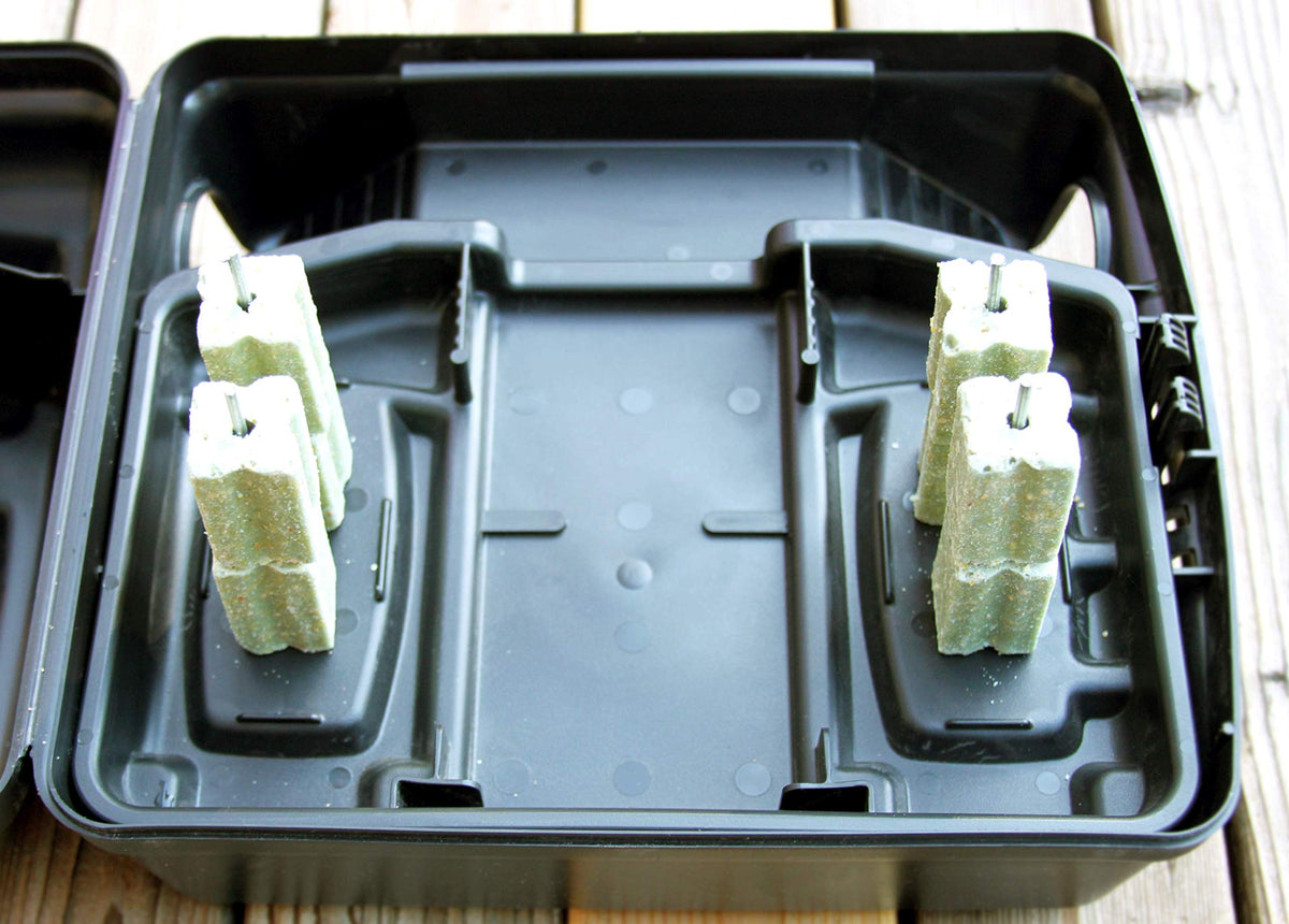 Removable bait tray enables quick bait replacement and reduced labor