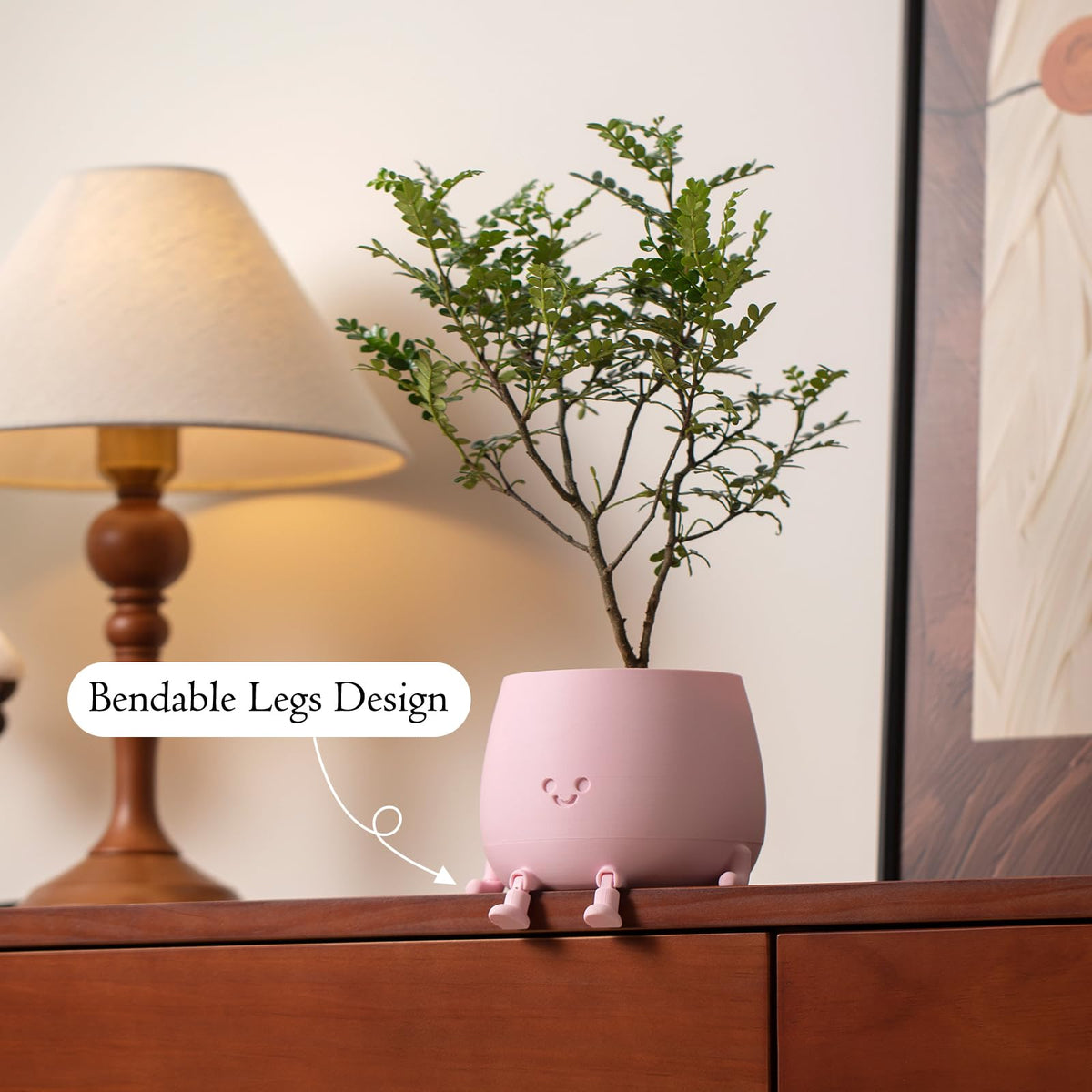 TOPOLA Bendable legs provide a charming perch on windowsills and shelves.