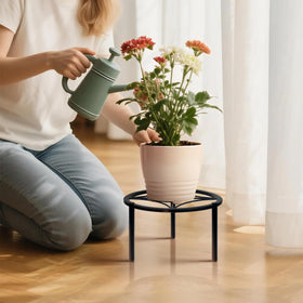 TOSKING geometric pattern tray on a sturdy plant riser