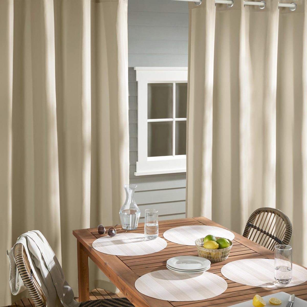 Cabana water-repellent fabric ready for outdoor spaces and damp days