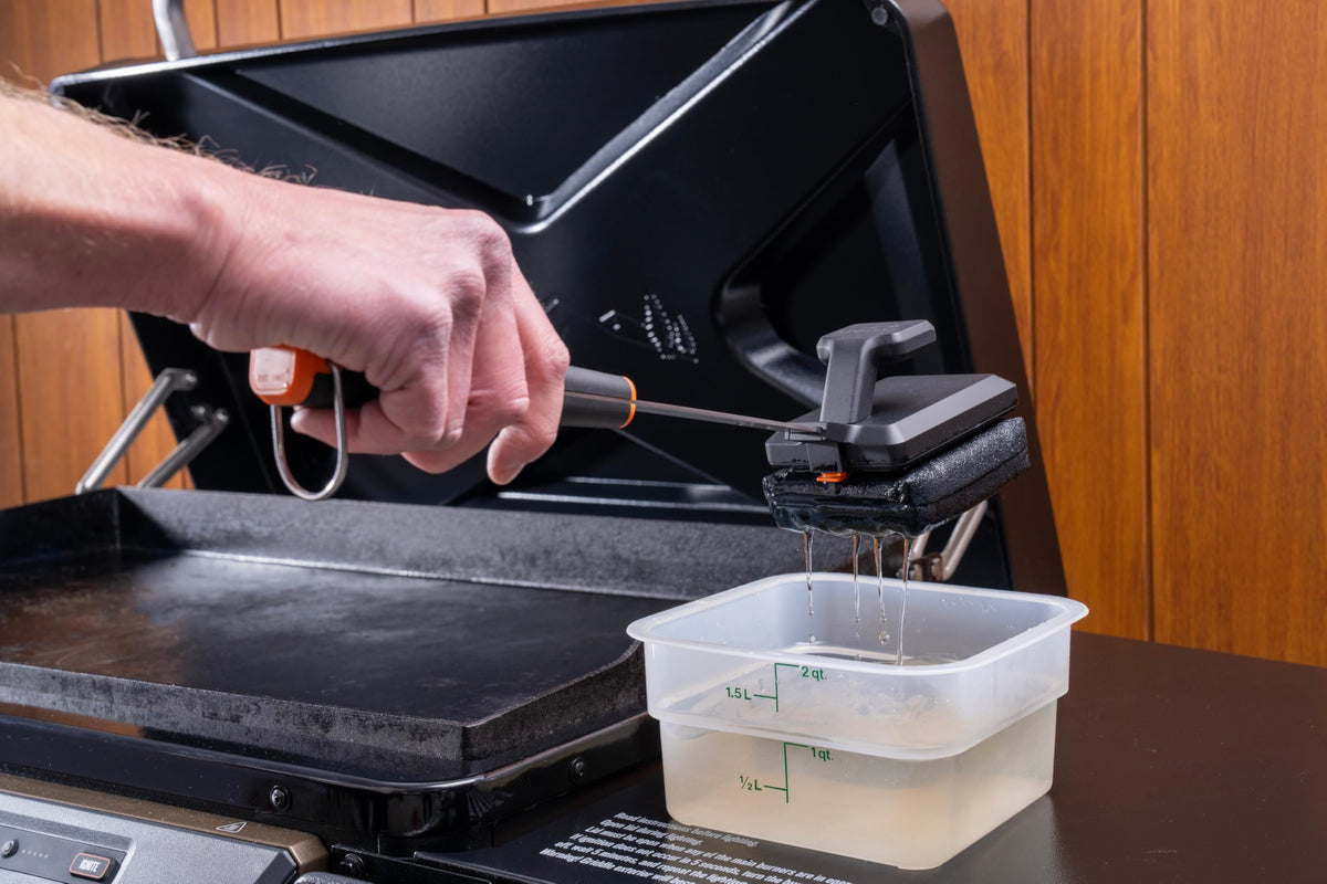 Traeger brush designed for use up to 450°F on hot grates.