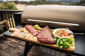 Traeger Pro 34 porcelain grates detail for easy cleaning and even heat