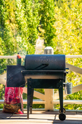 Traeger Tailgater 20 porcelain-coated grates simplify cleaning after grilling.