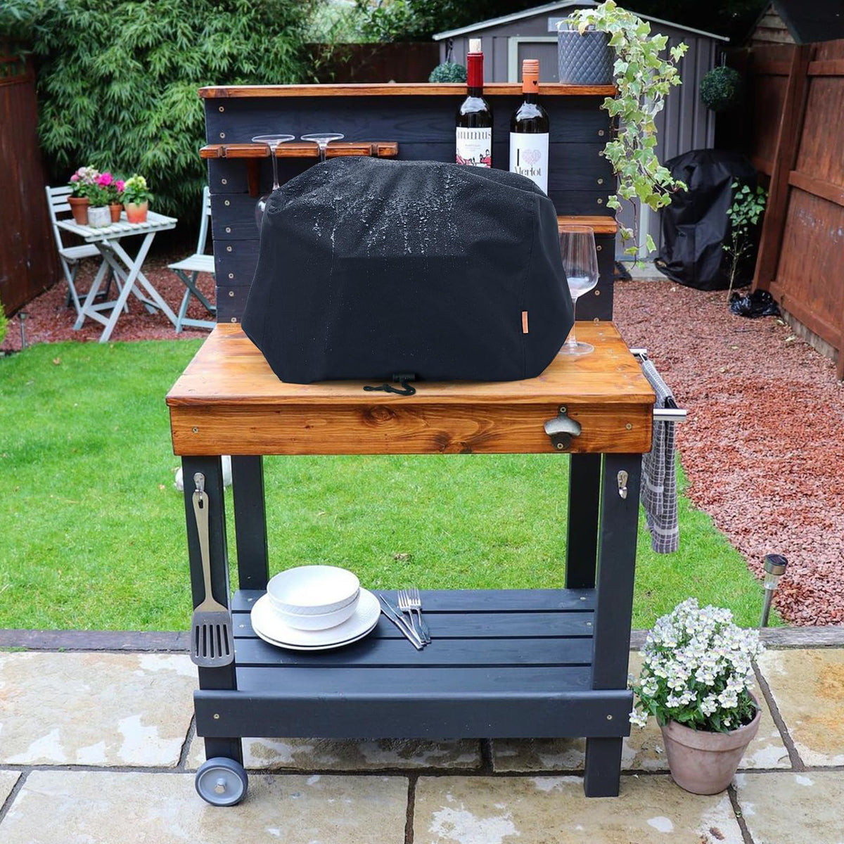 TRAVELIT Ninja Woodfire Pro XL cover protects against rain and dust in outdoor storage