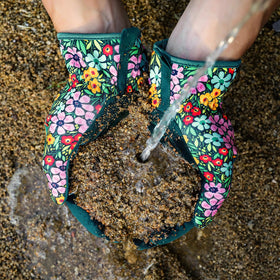Trifabricy Garden Gloves for Women snug elastic wrists prevent dirt intrusion.