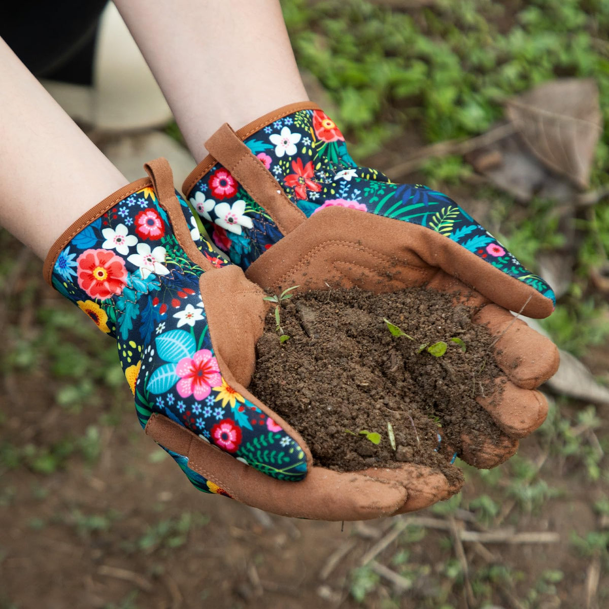 Trifabricy Garden Gloves for Women thorn-protection during pruning tasks