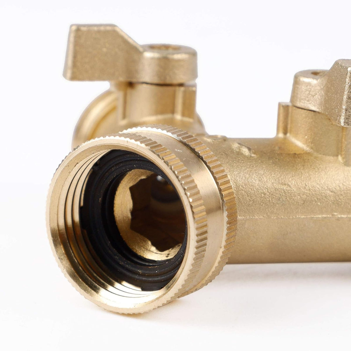 Triumpeek garden hose setup demonstrates quick, easy installation