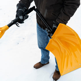TRUE TEMPER large 18-inch head gathers more snow in one pass.