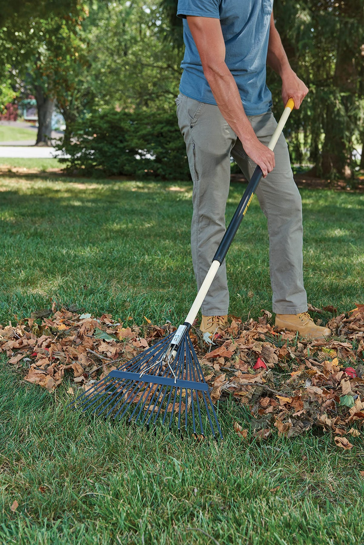TRUE TEMPER dethatching action loosens thatch and lifts debris for a healthier-looking lawn.