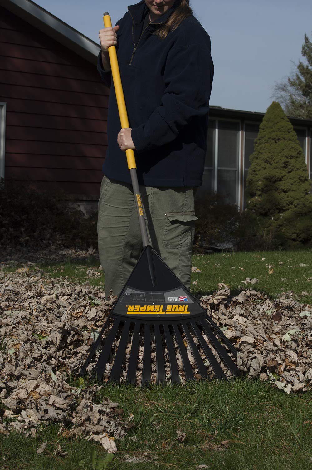 TRUE TEMPER clog-free design speeds yard cleanup in medium to large spaces