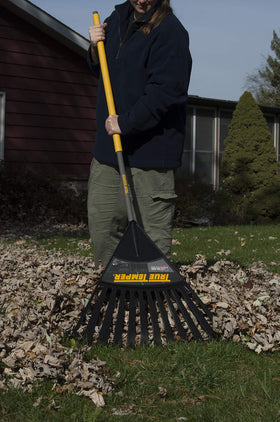 TRUE TEMPER clog-free design speeds yard cleanup in medium to large spaces