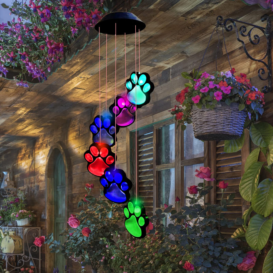 TSIPEKLO paw-print wind chime outdoors with color-changing lights for cozy evenings.