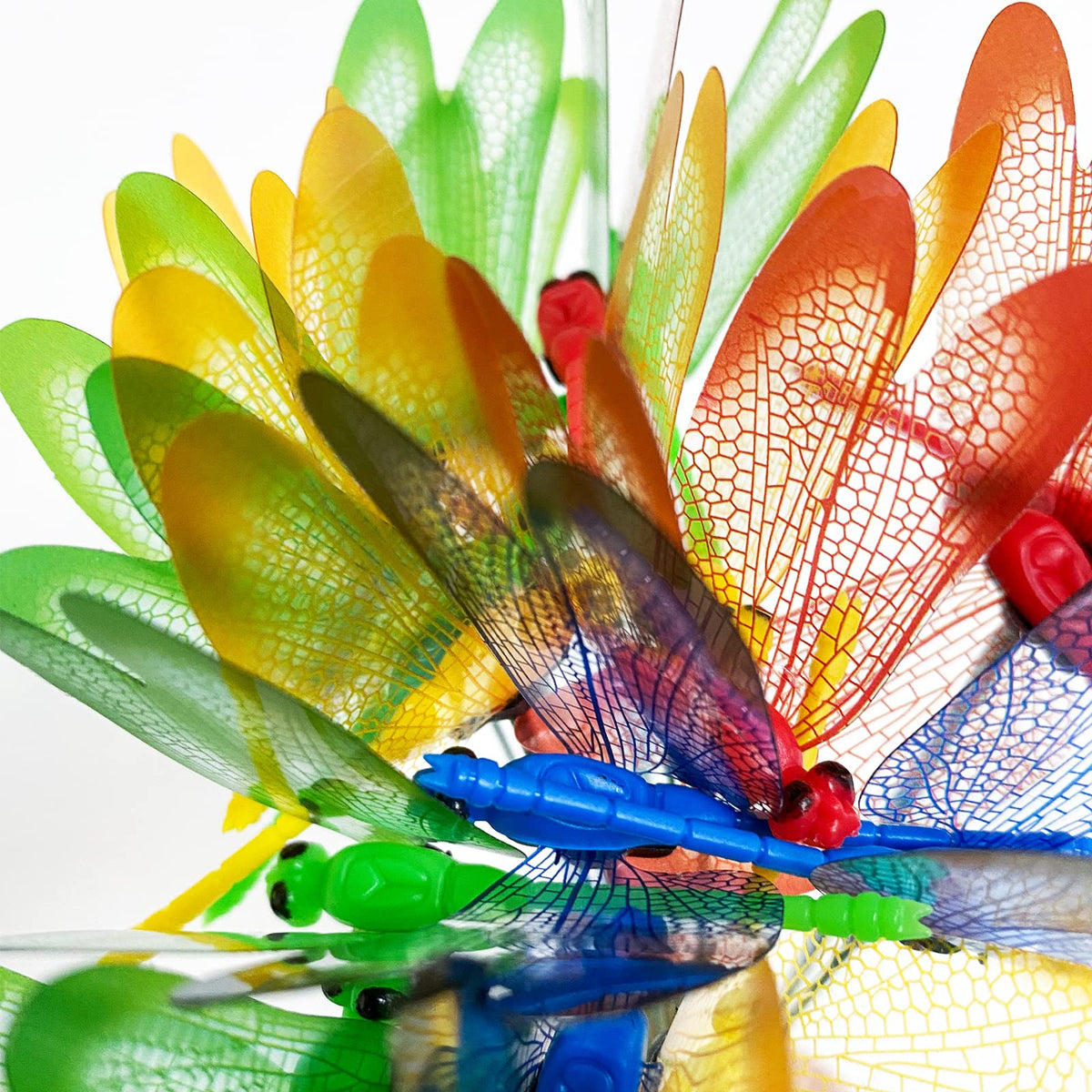 Tuxiaobu dragonfly decor provides a festive touch with minimal maintenance.