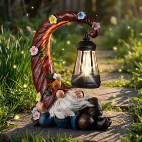 Twinbling patio-lawn display gnome boosts curb appeal.