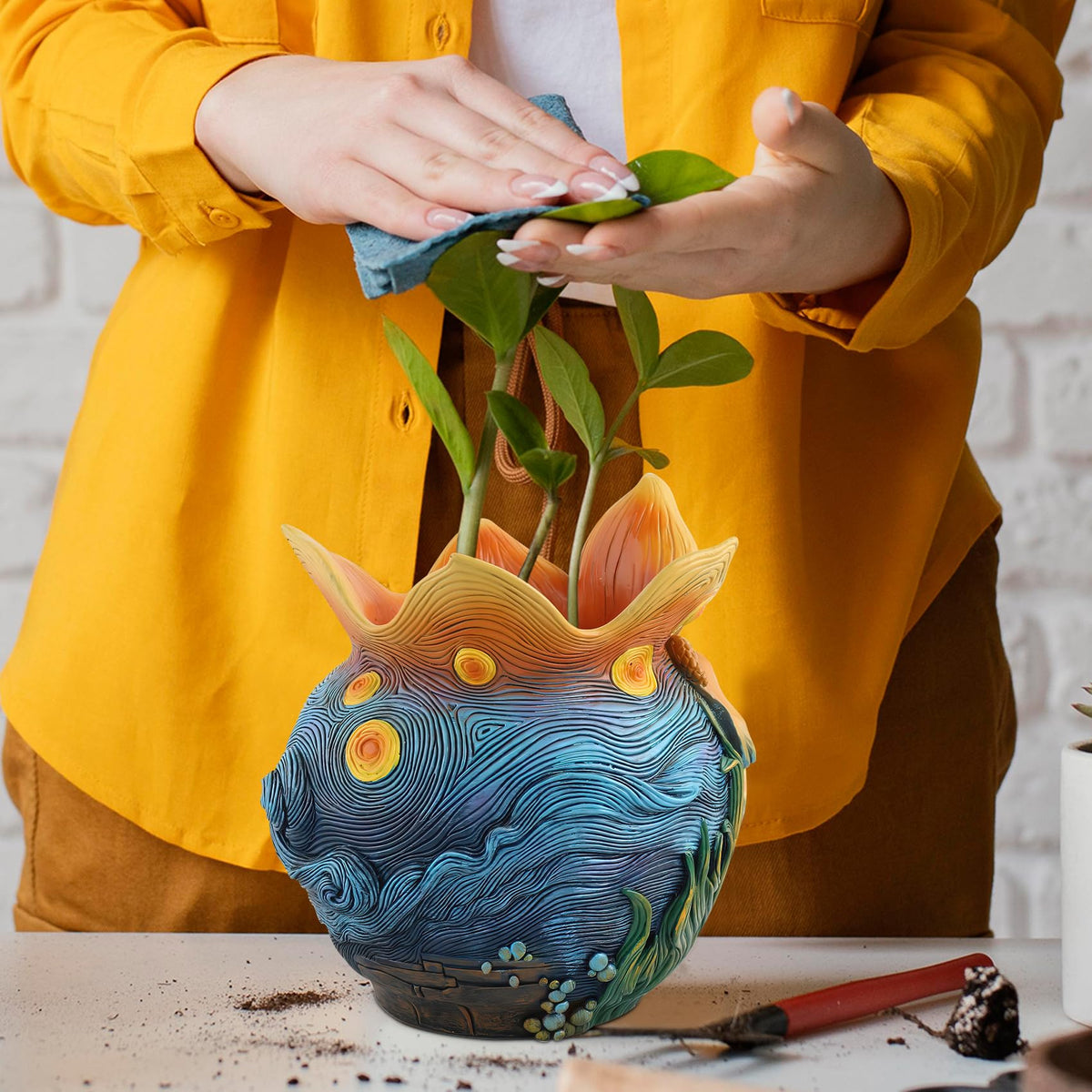 U WONDERFUL Flower Starry Sky pot, side view showing vibrant color blend.