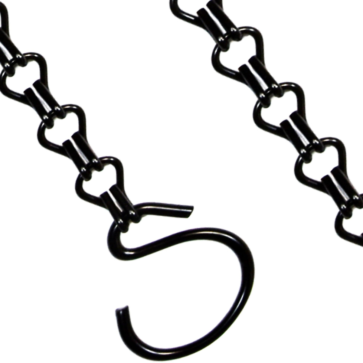 Uarepretty chain close-up shows thick wire for durability.