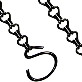 Uarepretty chain close-up shows thick wire for durability.