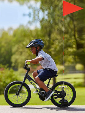 Uelfbaby waterproof, tear-resistant flag stays vibrant in rain.