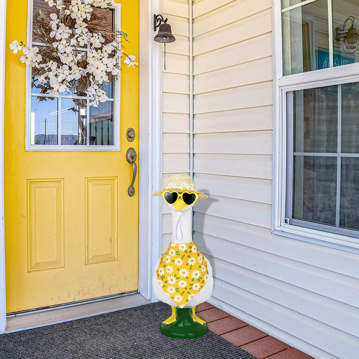 Ueyben floral-design goose ensemble brightens porches and gardens.