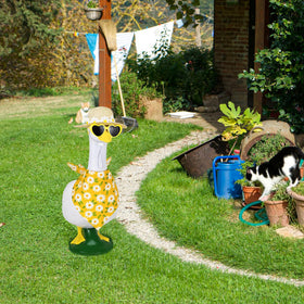 Ueyben garden-decor-goose-ensemble extends seasonal decor across yard spaces.