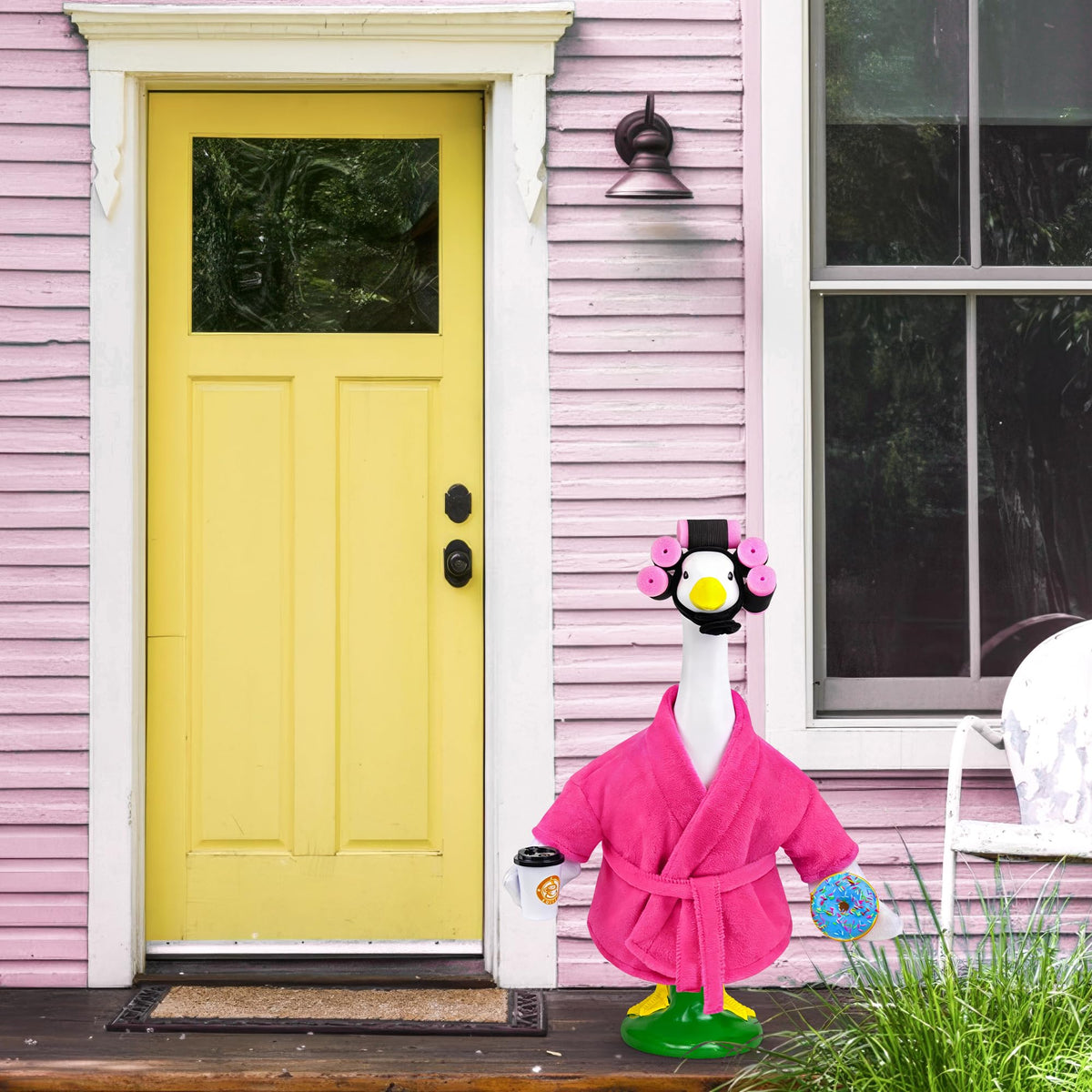 Ueyben goose waistband offers adjustable fit for cement or plastic lawn geese.