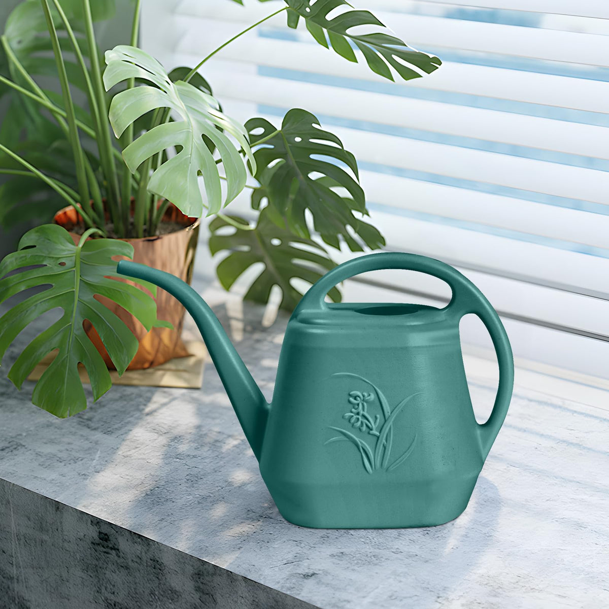 UFANME easy-pour watering can helps steady flow and reduce spills.