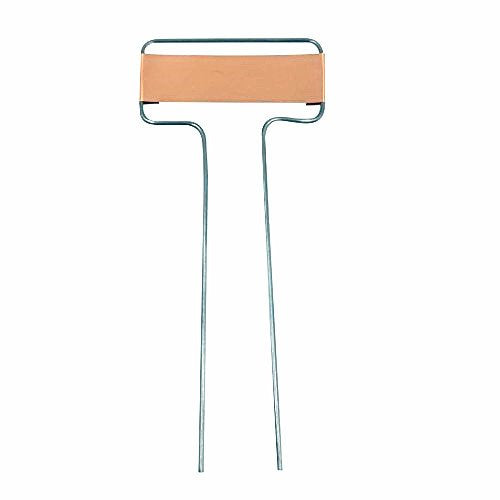 Stainless stake and Ugold copper nameplates demonstrate durable plant markers.