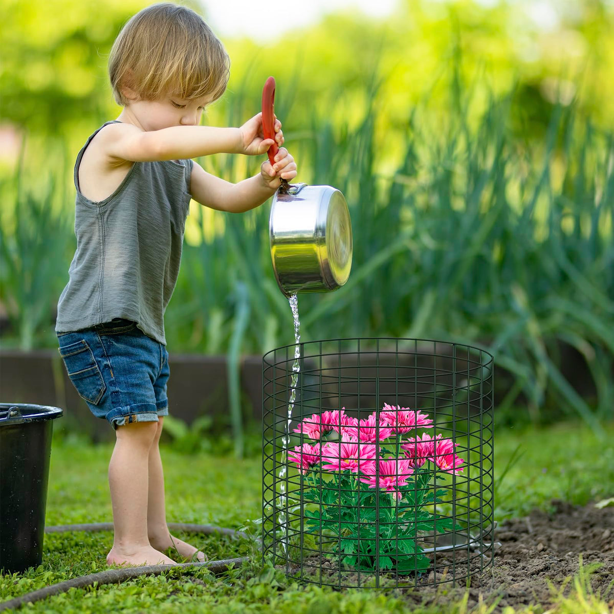 UJG easy-install design speeds garden cage setup.