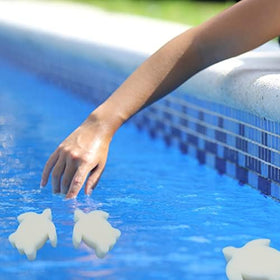 Ukulork bath and spa sponge helps clean tub and washing machine