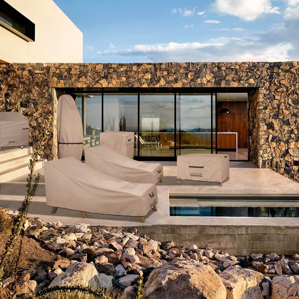 ULTCOVER weather-resistant material is easy to wipe clean