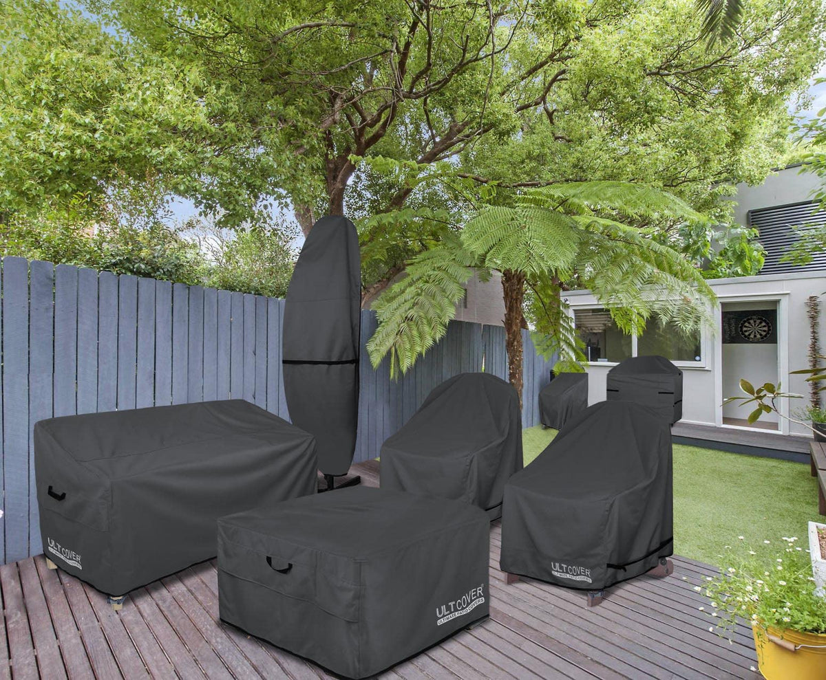 ULTCOVER easy-care fabric keeps your sofa ready after rain.