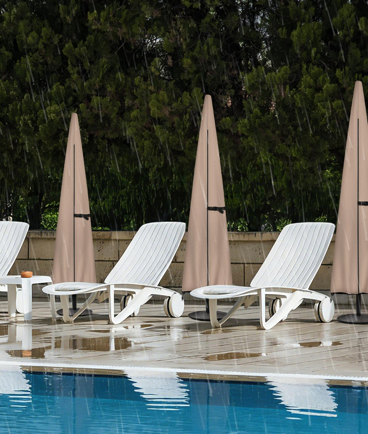 ULTCOVER cover helps keep your umbrella looking new between seasons.