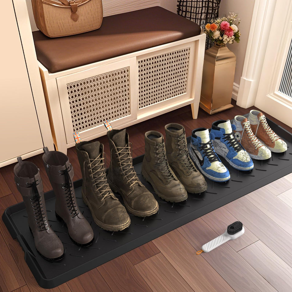 UltraLegend boot tray full view captures dirt at the entry to keep floors cleaner