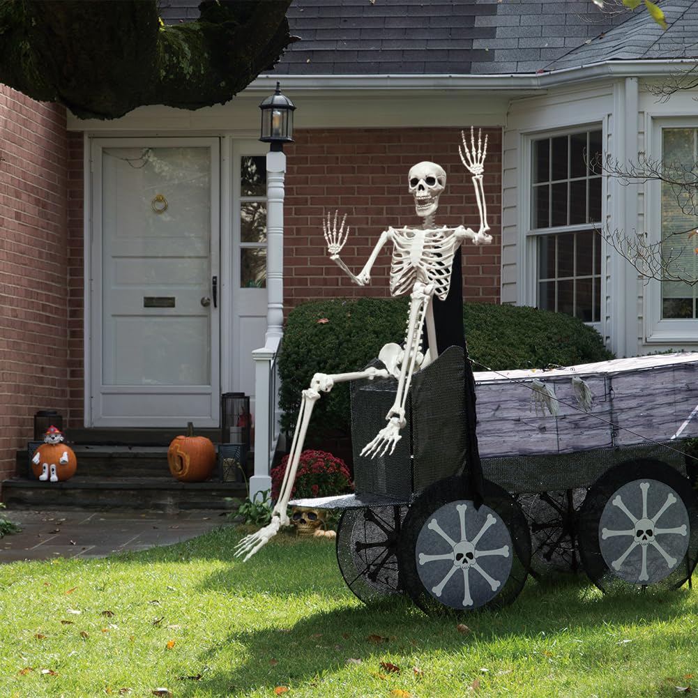 UMEELR Halloween garden display creates spooky ambiance