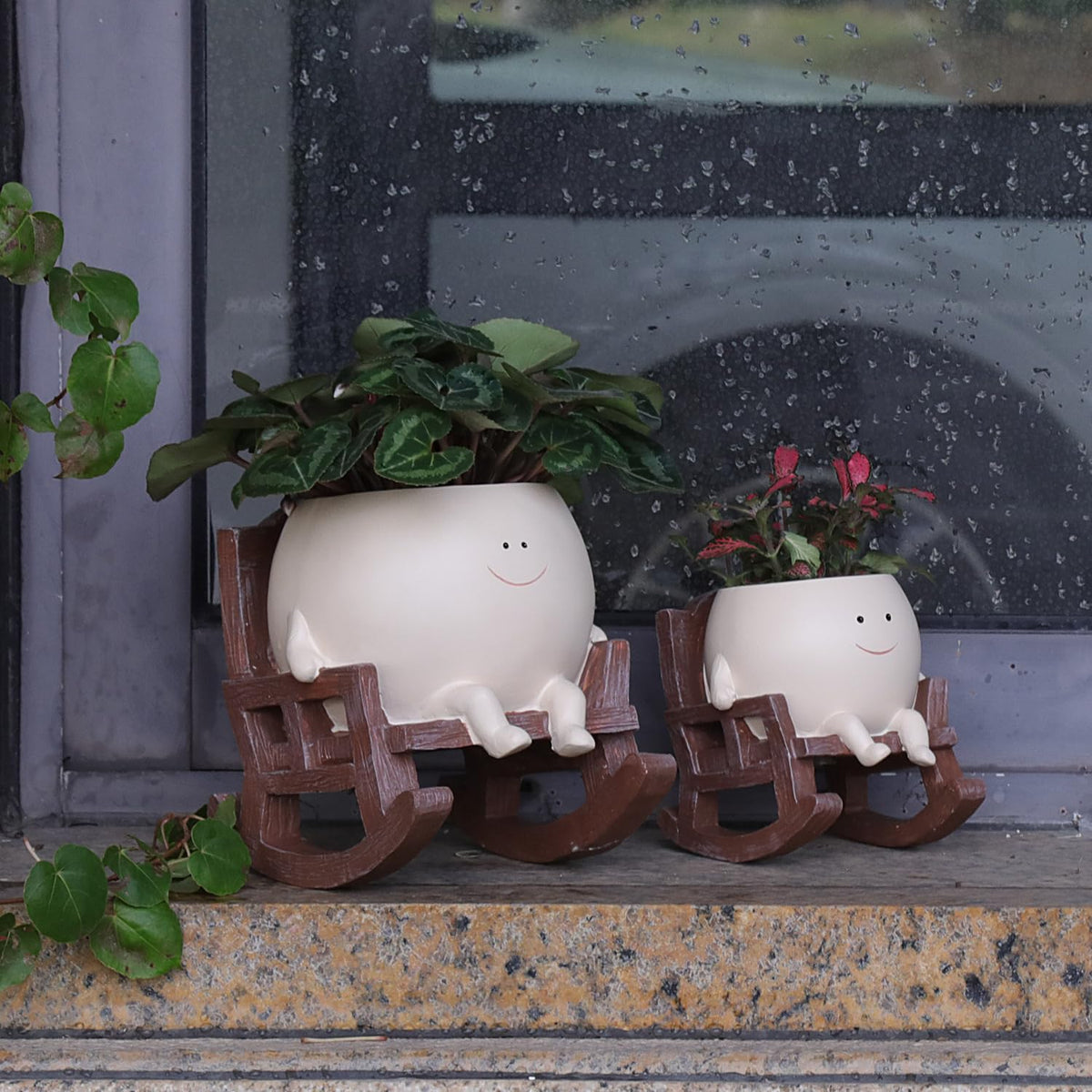 UMESONG Drainage-hole planter design helps easy watering management.