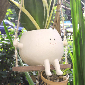 UMESONG Swing Face Planter hanging resin pot for indoor decor and plant display.
