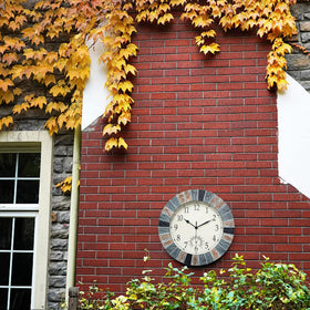 UMEXUS 13-inch large display clock mounted on wall for clear visibility