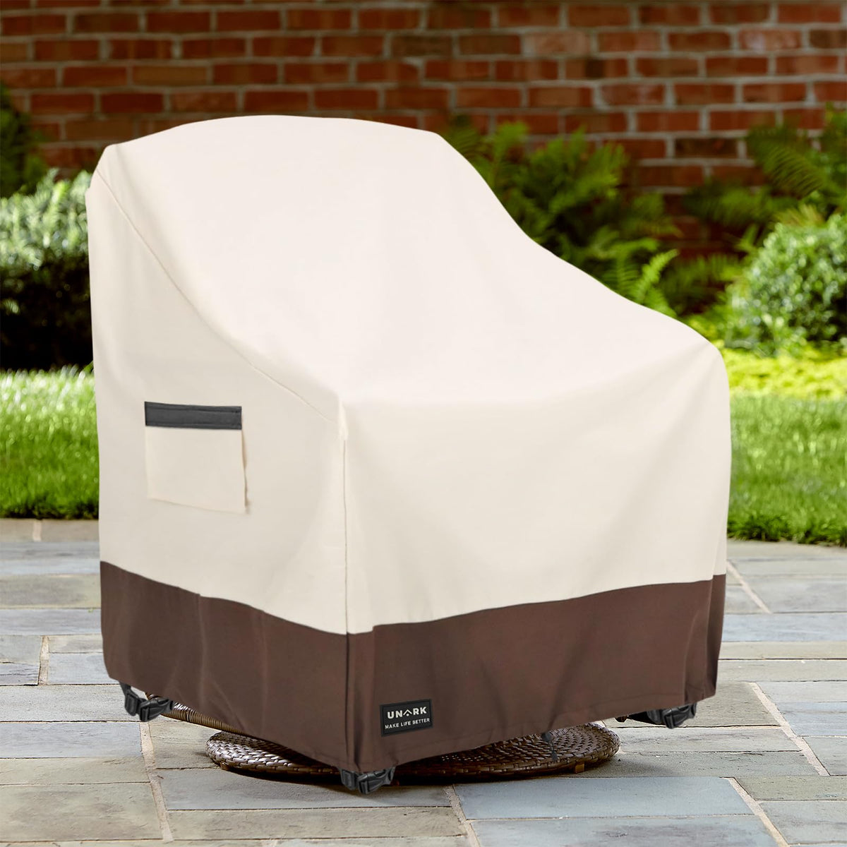 UNARK cover featuring elastic hem cord for a snug, custom-like fit.