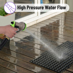 UNCO 10-function spray nozzle included for versatile watering and cleaning