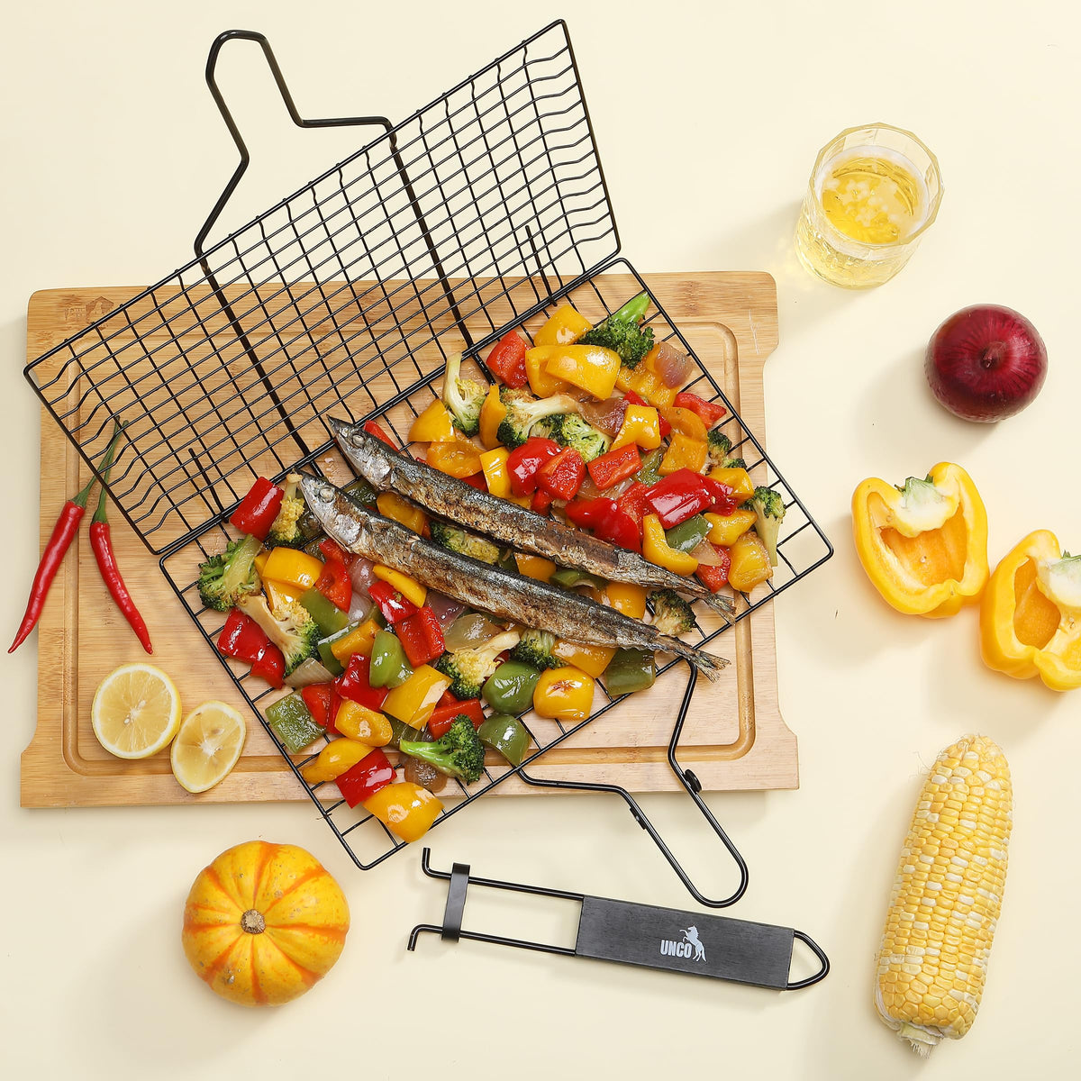 Even heat grid promotes uniform cooking and prevents pieces from falling.