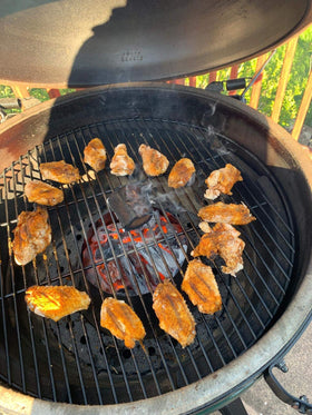 Uniflasy convection-heat-control supports versatile cooking styles.
